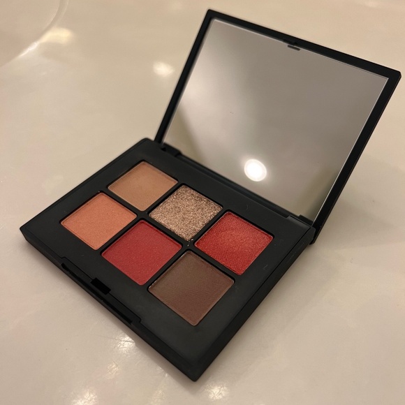 NARS Voyageur Eyeshadow Palette in Hibiscus - Limited Edition - Picture 4 of 4